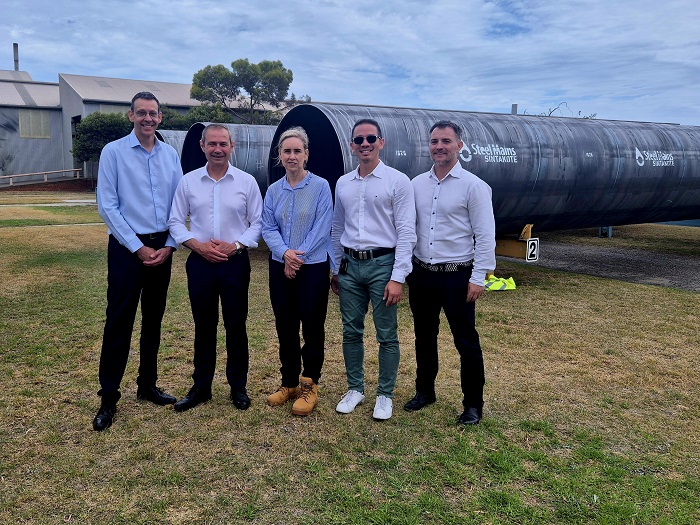 Premier Roger Cook, Water Minister Simone McGurk and Water Corporation team members Pat Donovan, Daniel Rossi and Tung Nguyen at Steel Mains 