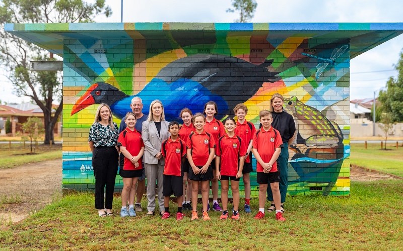 Splash of Colour Bayswater - mayor, artist, minister kids and principal