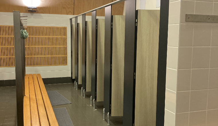 Changerooms and shower area at Bold Park Aquatic
